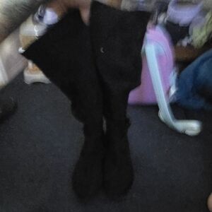 7W in women's stretchy knee high boots. Well loved just too big on me now.